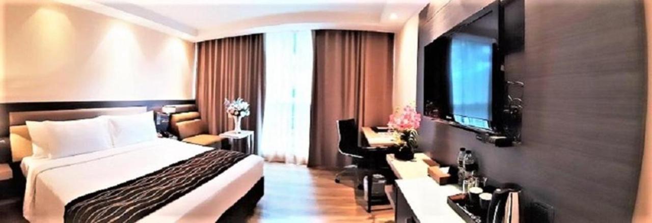 Amora Neoluxe Suites Hotel Бангкок Екстер'єр фото